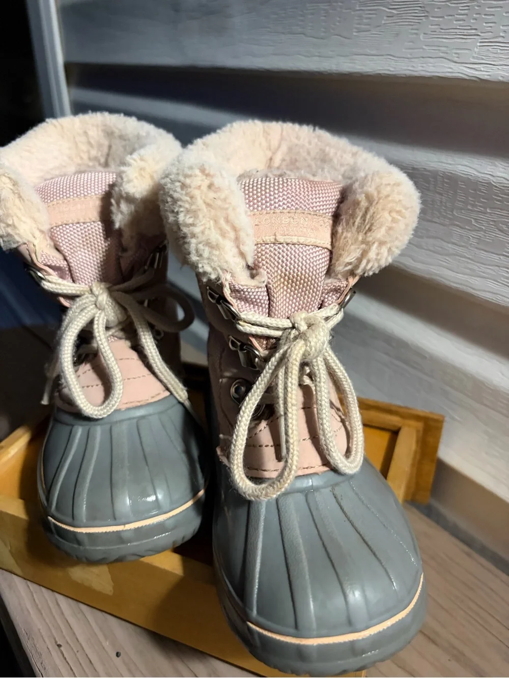 London Fog Lil Kennington Girls Pink Gray Faux Fur Snow Boots Size 9